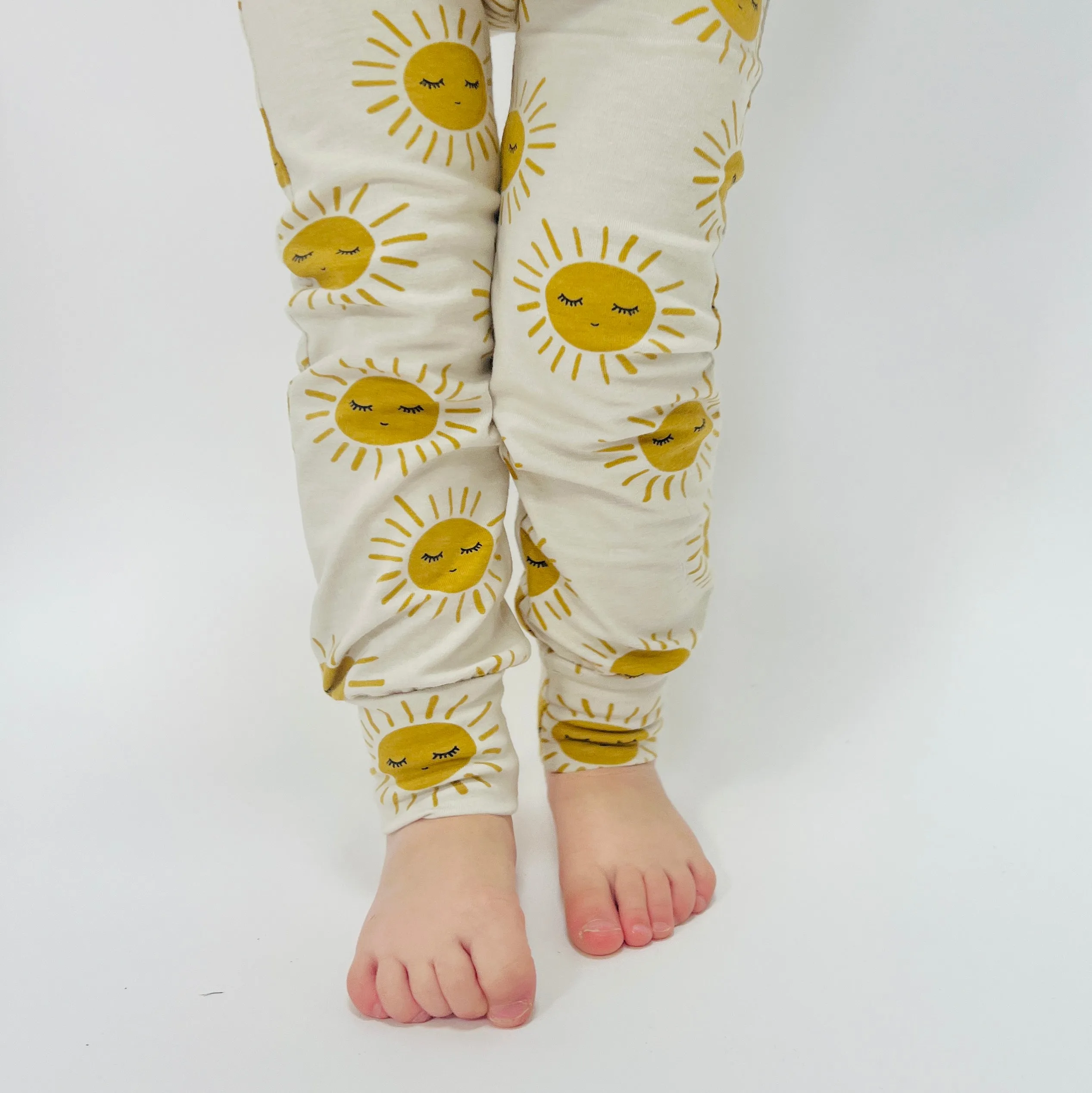 Eddie & Bee organic cotton leggings in Oat “Sunny" print.