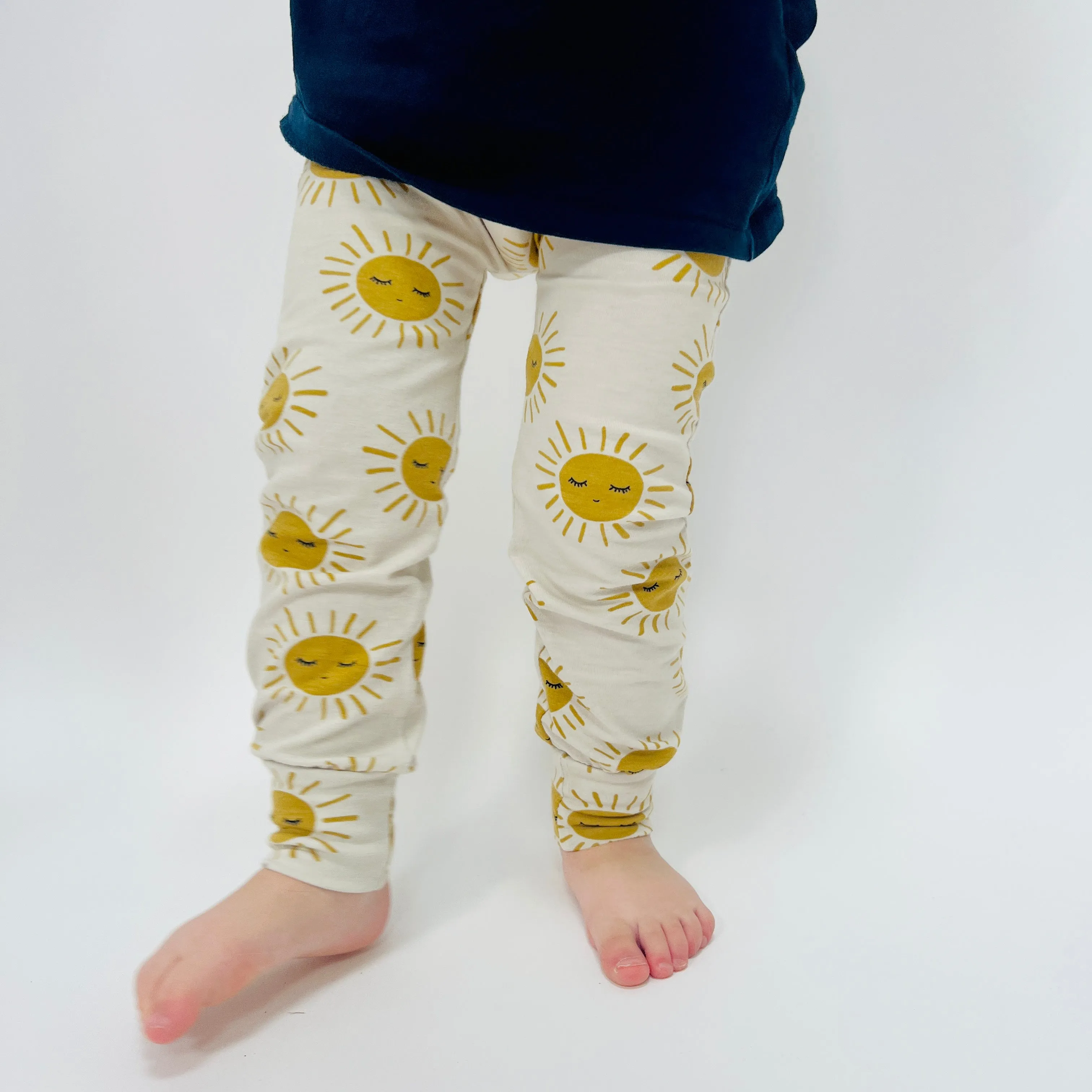 Eddie & Bee organic cotton leggings in Oat “Sunny" print.