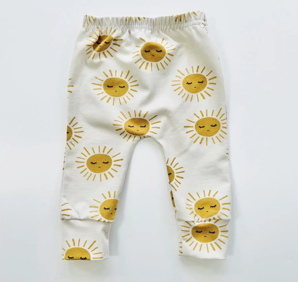 Eddie & Bee organic cotton leggings in Oat “Sunny" print.