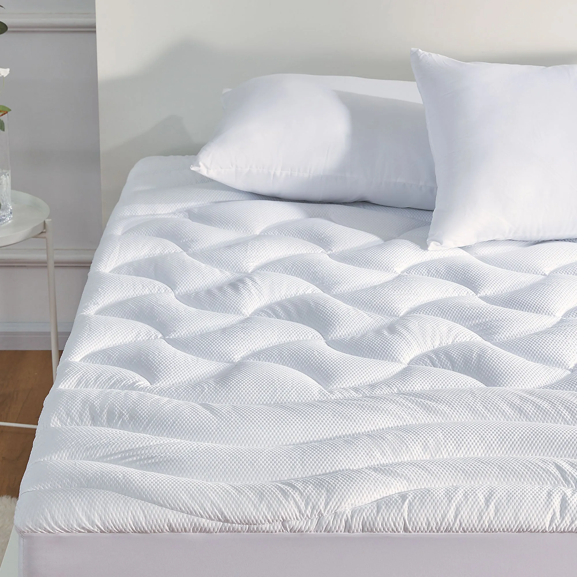 Premium Zoned Cooling Mattress Pad White for Hot Sleepers