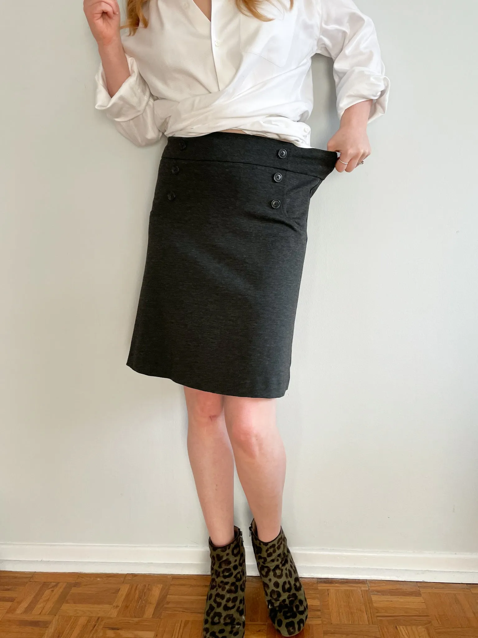 Reitman's Grey Button Pull On Pencil Skirt - Size 2 Petite